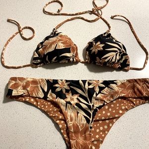 Billabong reversible bikini, top MED, bottom LARGE